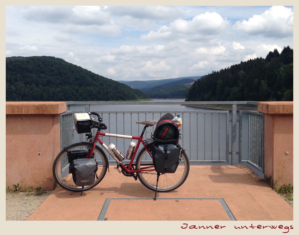 auf der Staumauer